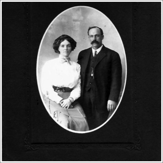 The third child Ellen (Nellie) Harper and her husband Jack Kirkwood. They lived in Saskatchewan.